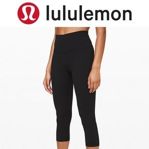 EUC Lululemon Align Crop 21’ Black SZ 6 Small